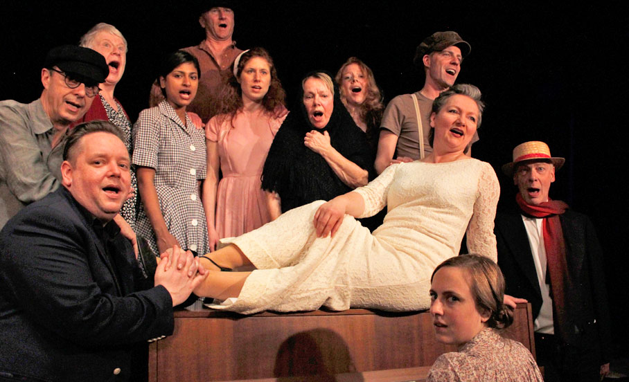 Gruppenfoto des Theater-Ensembles